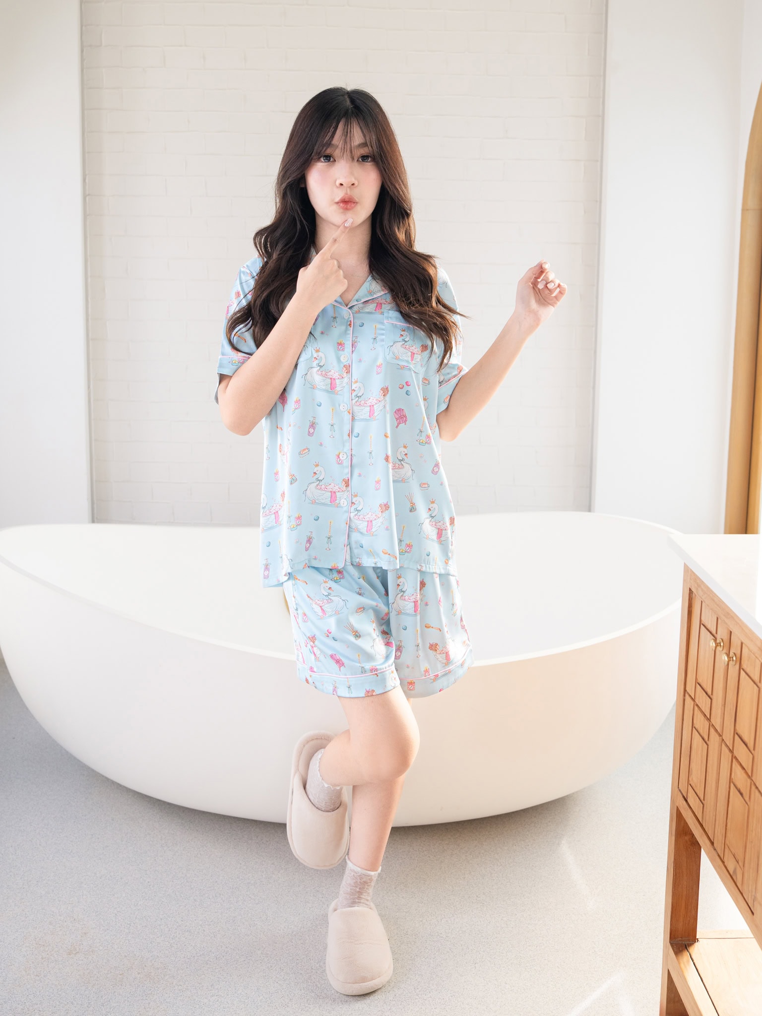 ชุดนอน LovelyNight แขนสั้น-ขาสั้น Swan Bath A34